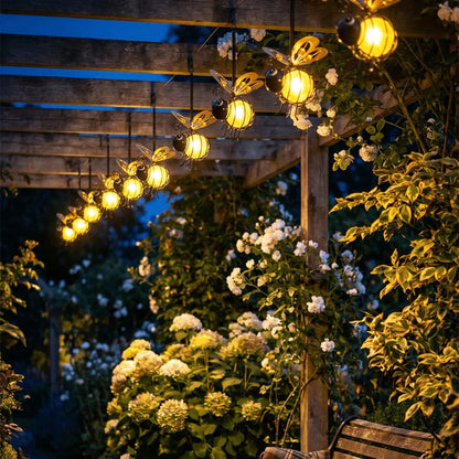 GardenBee™ – Solarbetriebene Hängelaterne in Bienenform